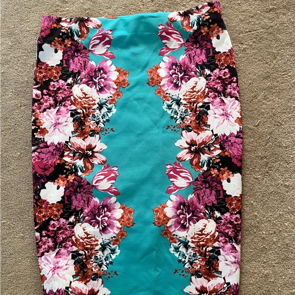 Rue21 pencil skirt, size medium - Picture 3 of 3